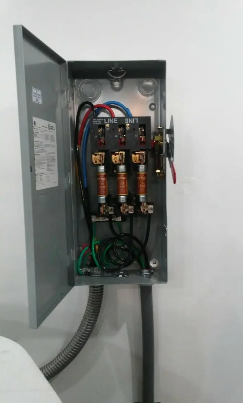 Three-phase disconnect switch installed for Smoke Detector Installation in El Granada